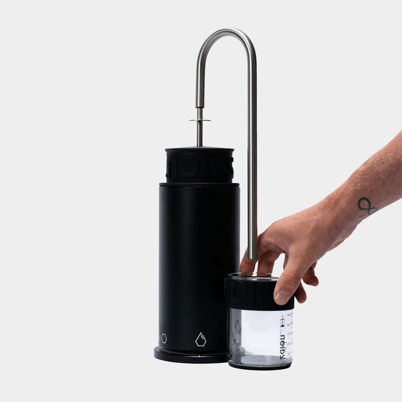 NOIDS Basic Bundle – lifestyle shot with herb cooker